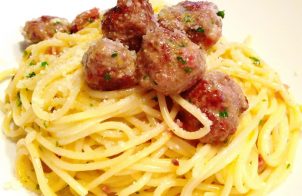 Spaghetti mit Hackfleischkloesschen