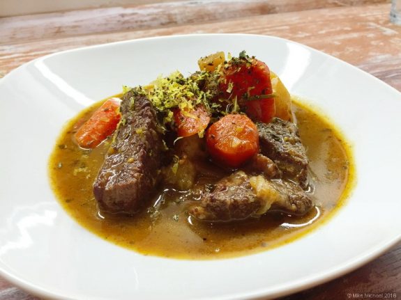 Wisentragout in Anlehnung an Jools liebstes Rinderragout von Jamie ...