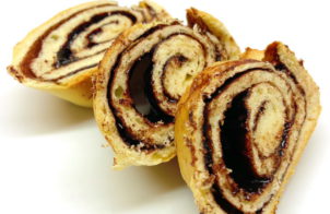 Rolle mit Zucker und Kakao
